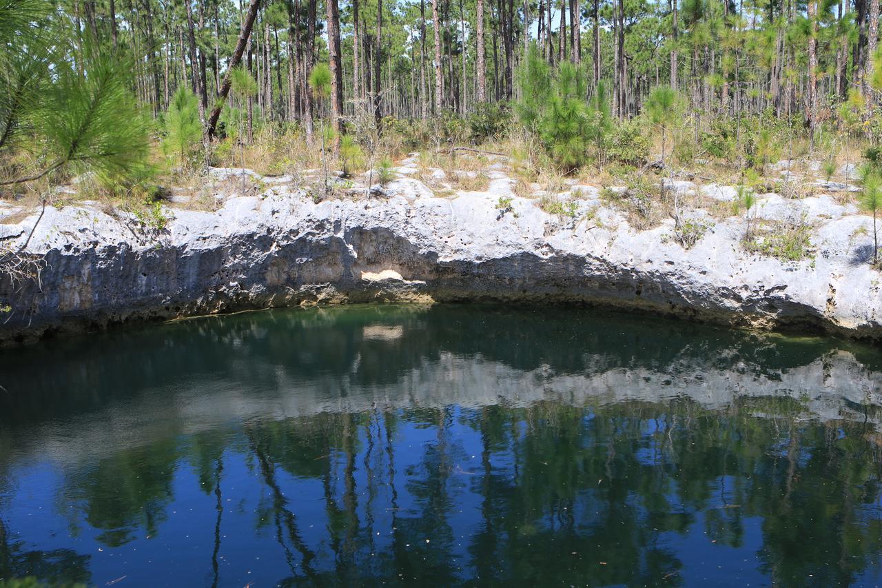 The Sandpiper Inn Crossing Rocks Exterior photo