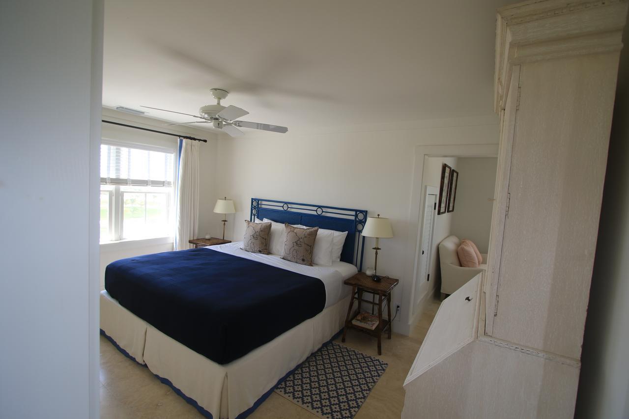 The Sandpiper Inn Crossing Rocks Exterior photo